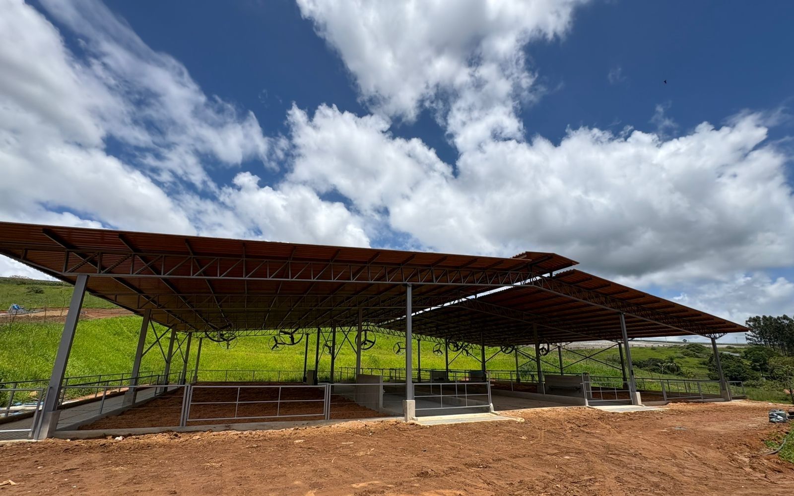 Confinamento de vacas leiteiras: quando faz sentido? - Cia do Leite - Transformamos qualidade do leite e produtividade das fazendas